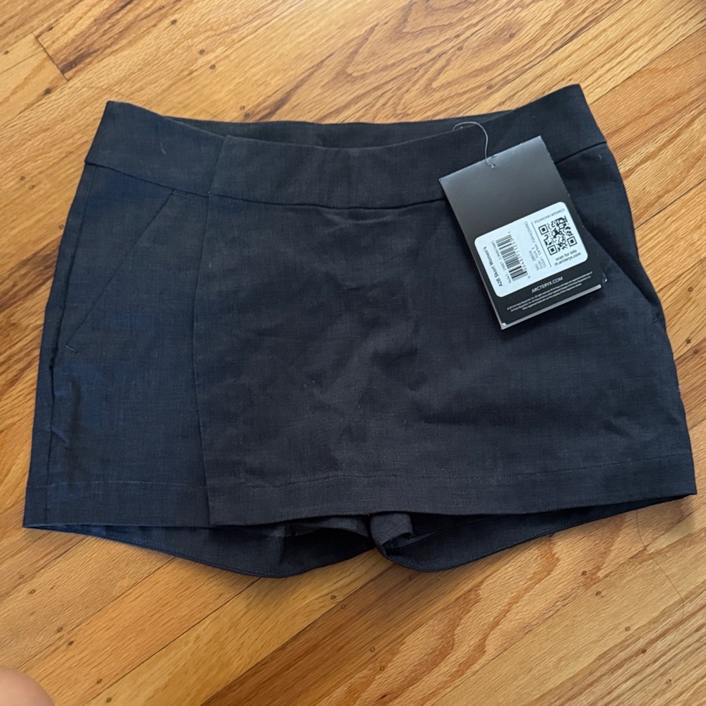 NWT Arc'teryx a2b skort
